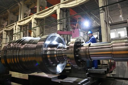 哈電集團(tuán)哈爾濱汽輪機(jī)廠有限責(zé)任公司工人在作業(yè)中.